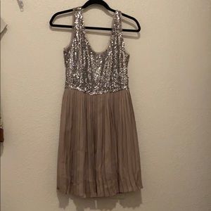 BB Dakota gray sequence/pleated dress